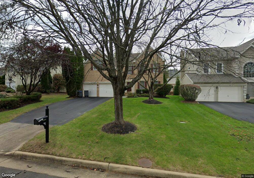 10858 Grovehampton Ct, Reston, VA 20194 - photo 1