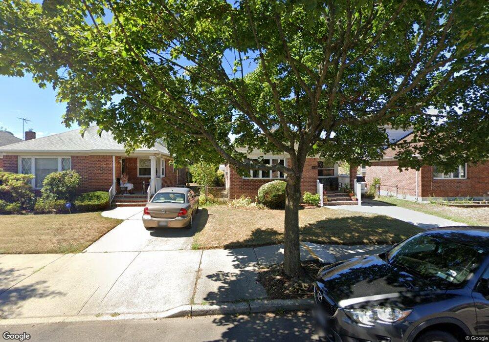 8116 255th St, Glen Oaks, NY 11004 - photo 1