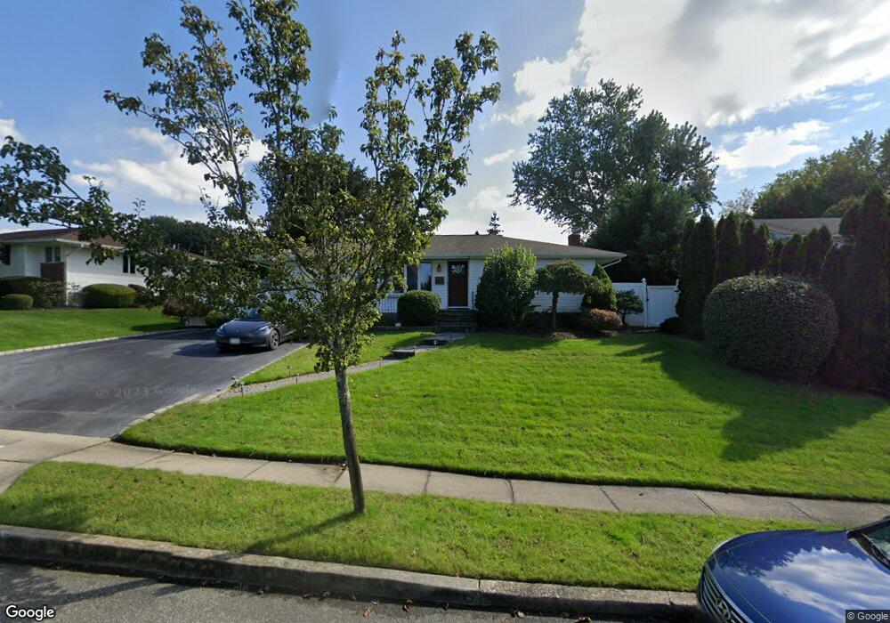 30 Donna Ln, ComMacK, NY 11725 - photo 1