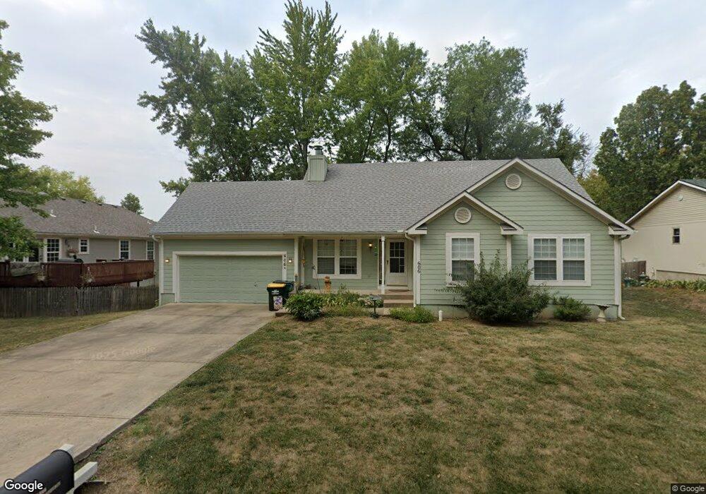 606 W Lawrence St, Spring Hill, KS 66083 - photo 1