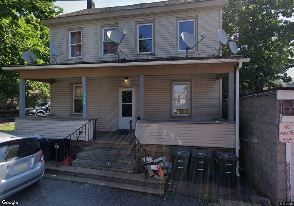 585 N Manhattan Ct, Hazleton, PA 18201 - photo 1