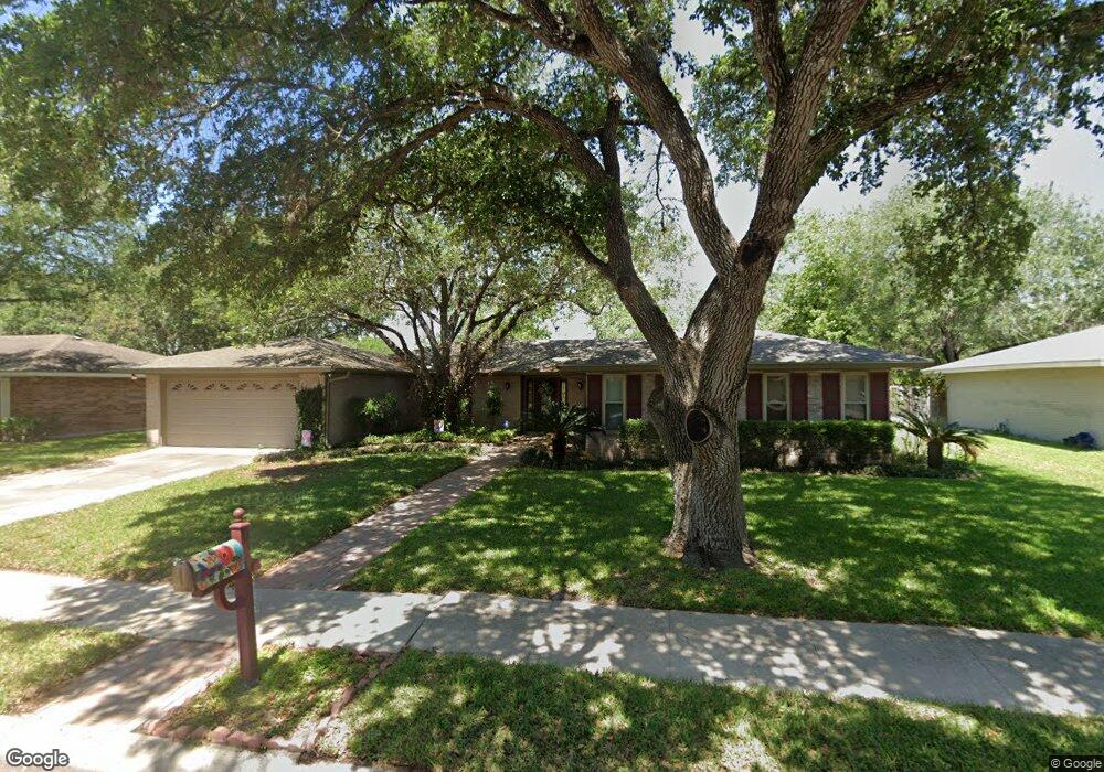 1005 Newhall St, Beeville, TX 78102 - photo 1