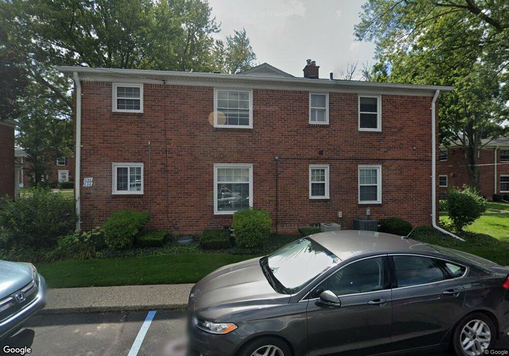 618 Cadieux Rd, Grosse Pointe, MI 48230 - photo 1