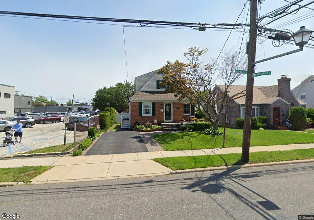 262 Wardwell Rd, Mineola, NY 11501 - photo 1