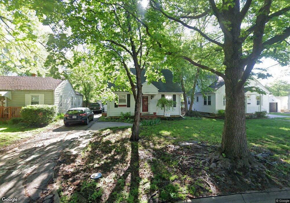 908 SW Hedgewood Ave, Topeka, KS 66606 - photo 1