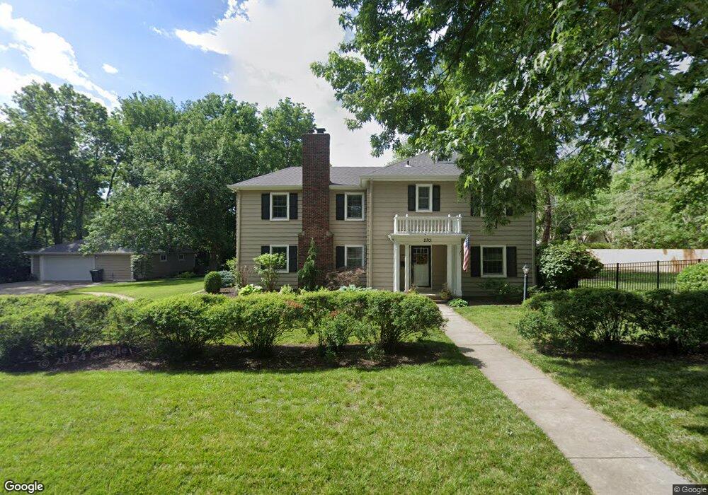 2301 SW 18th St, Topeka, KS 66604 - photo 1