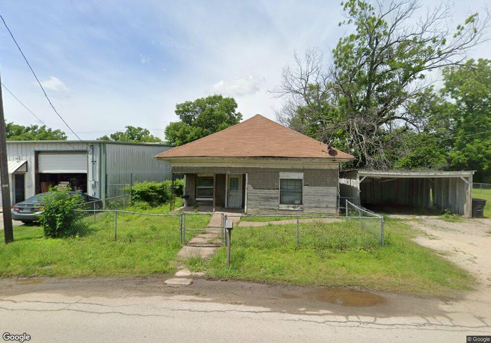 1413 N Brazos Ave, Cleburne, TX 76031 - photo 1