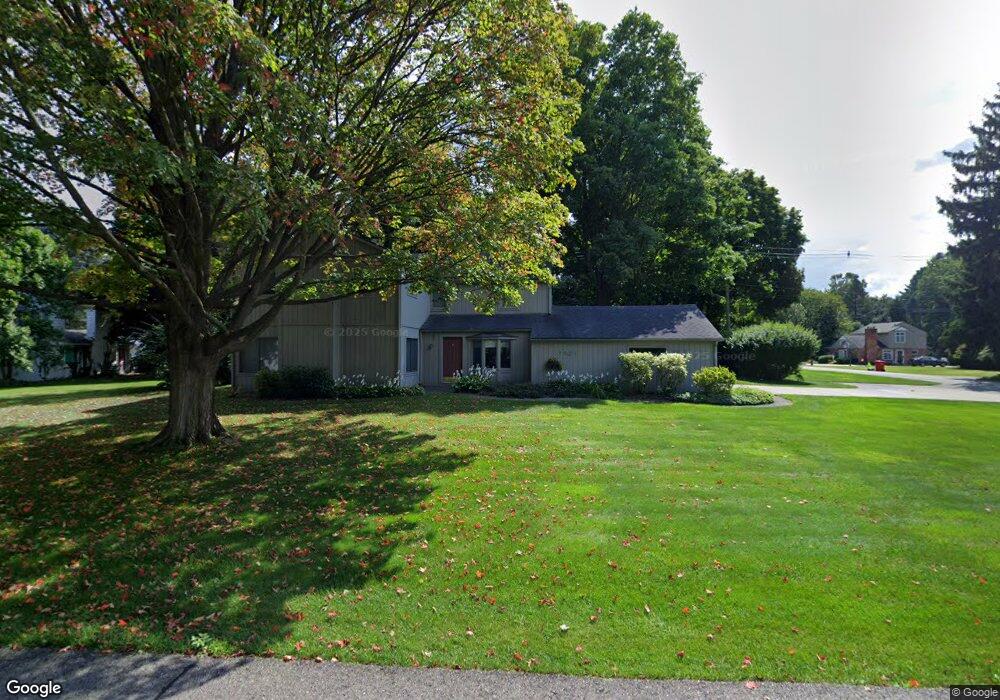 7621 Honeysuckle Rd, West Bloomfield, MI 48324 - photo 1