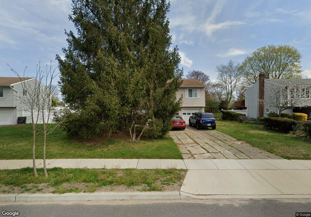 27 Splitrail Place, ComMacK, NY 11725 - photo 1