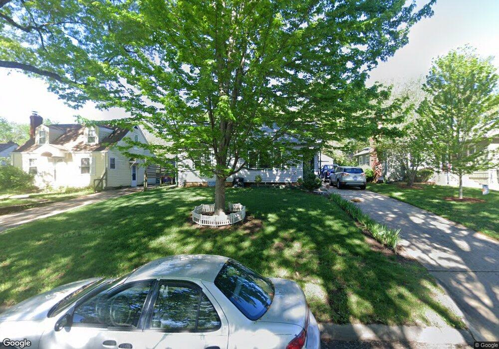 817 SW Hedgewood Ave, Topeka, KS 66606 - photo 1