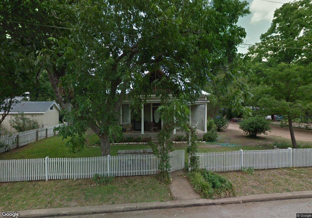 604 N Edison St, Fredericksburg, TX 78624 - photo 1