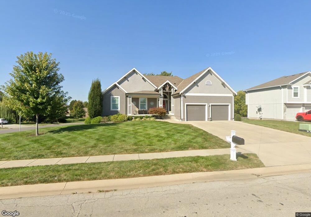 614 Laurus Dr, Raymore, MO 64083 - photo 1