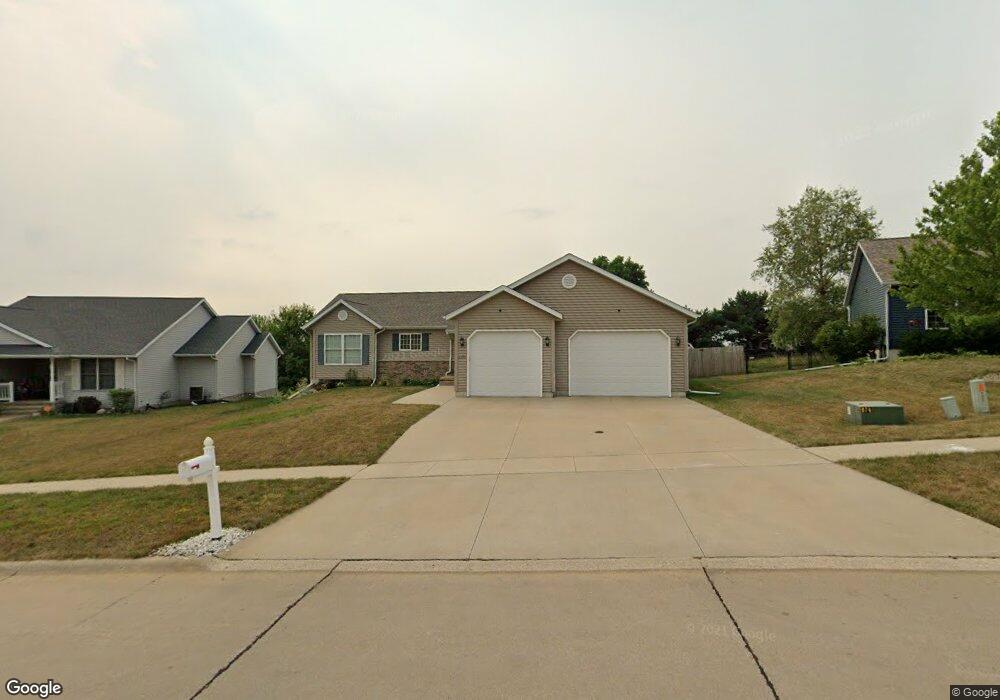 3707 Hawk Ave SW, Cedar Rapids, IA 52404 - photo 1