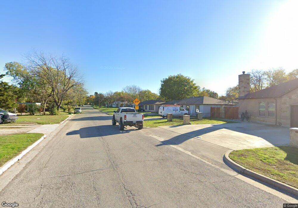 801 SW Dallas St, Grand Prairie, TX 75051 - photo 1
