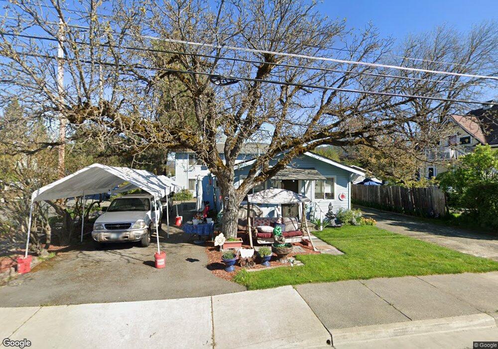 703 SE 8th St, Grants Pass, OR 97526 - photo 1