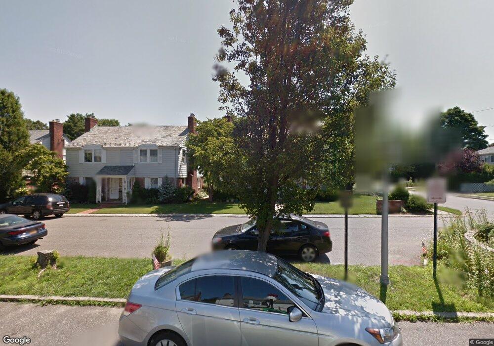 4 Bayview Ct, Manhasset, NY 11030 - photo 1