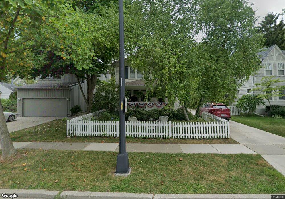 214 Lakeview Ave, Grosse Pointe Farms, MI 48236 - photo 1