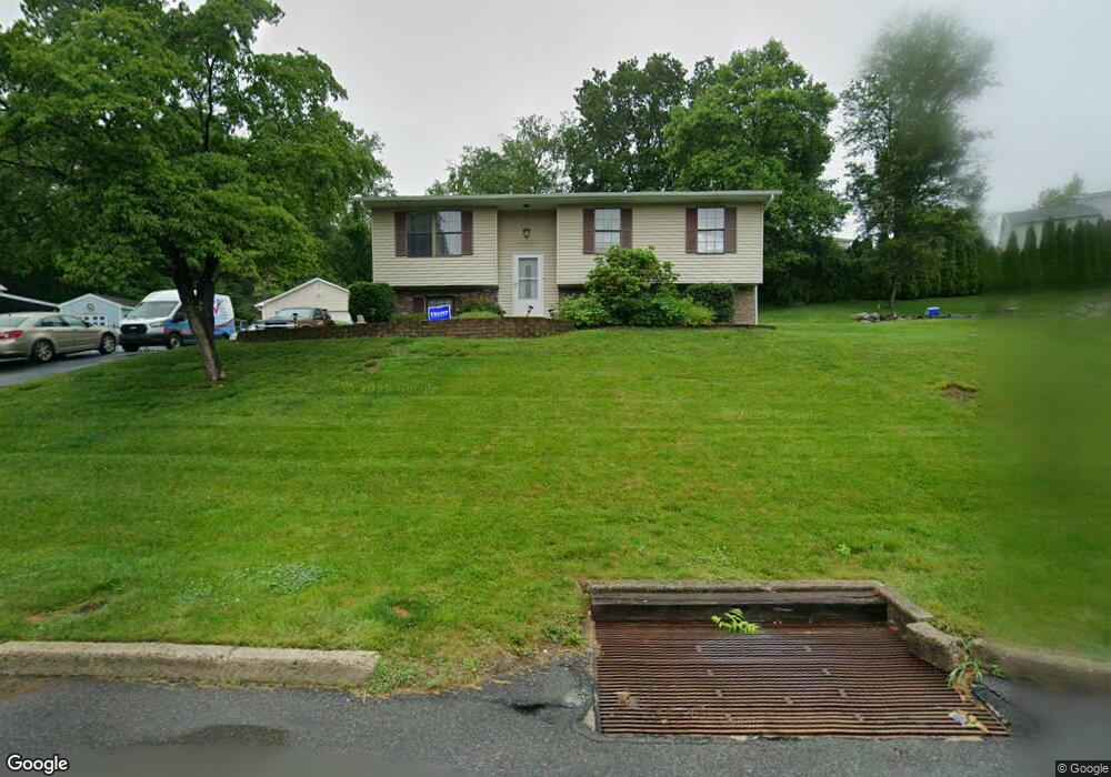 7342 E Hillcrest Ln, Slatington, PA 18080 - photo 1