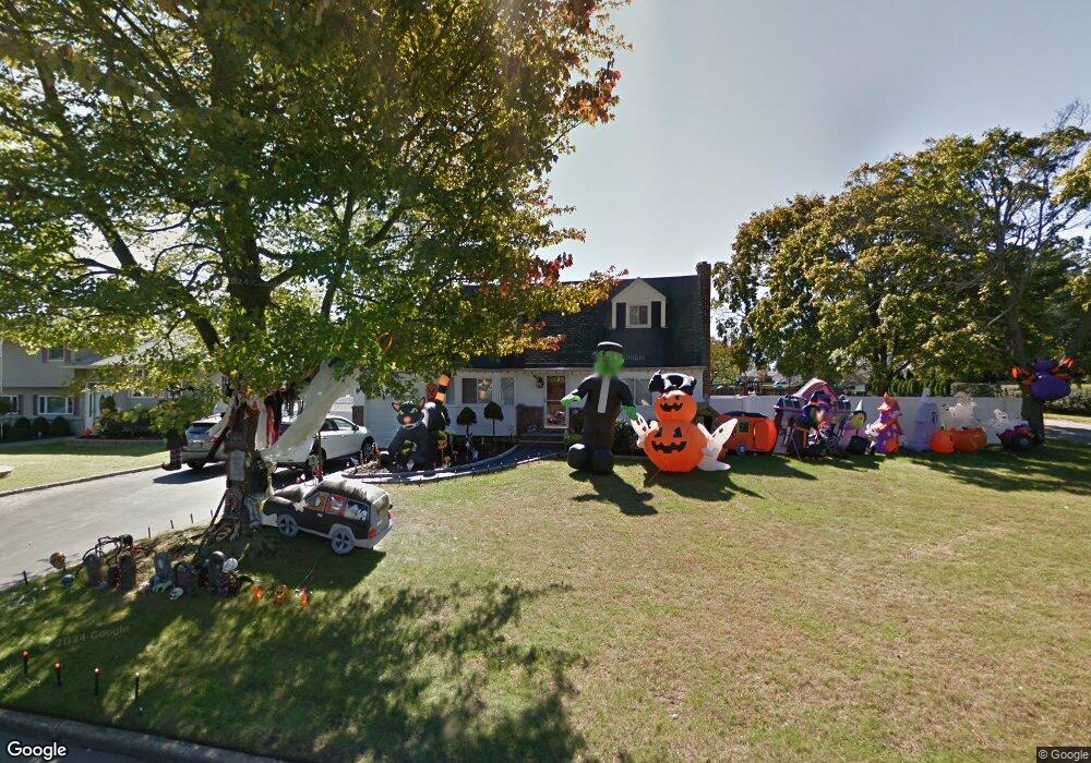 2 Vance St, ComMacK, NY 11725 - photo 1