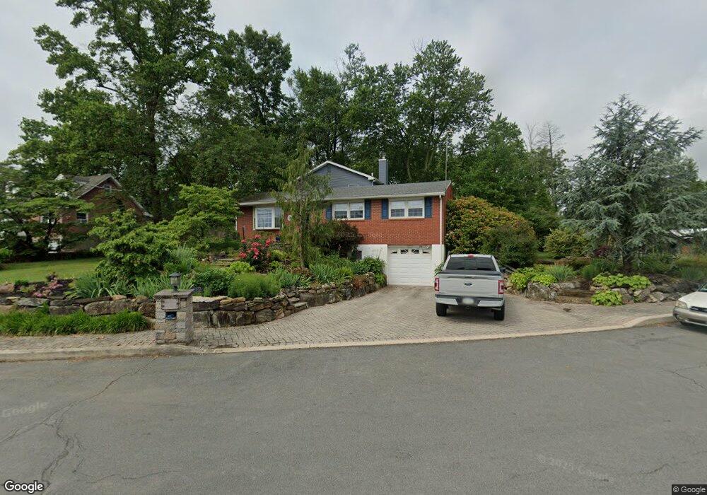 712 Krocks Ct, Allentown, PA 18106 - photo 1