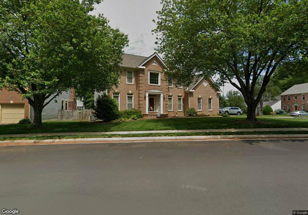 7512 Ridgebrook Dr, Springfield, VA 22153 - photo 1