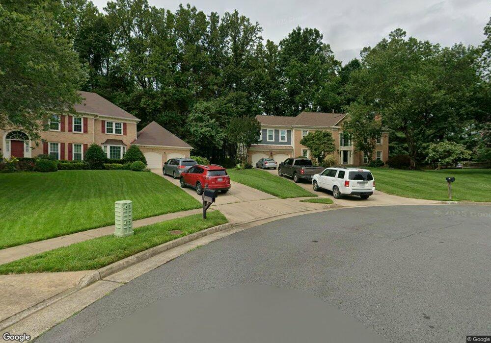 5401 Heatherford Ct, Fairfax, VA 22030 - photo 1