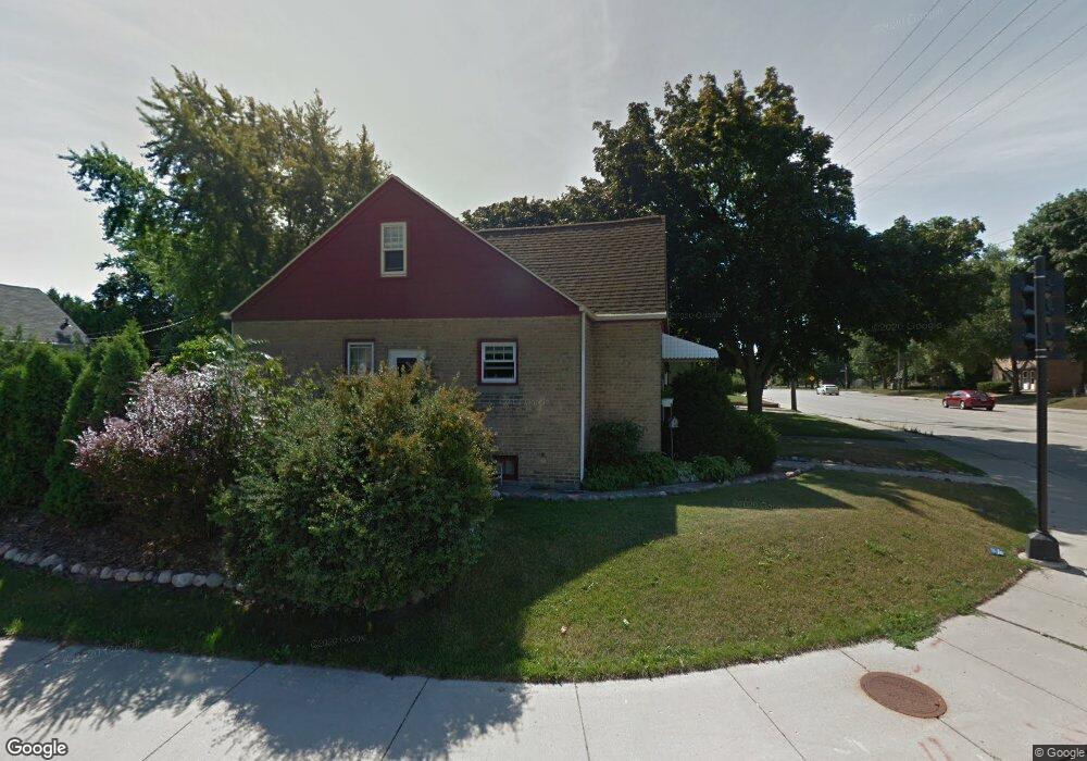 1041 N 18th St, Manitowoc, WI 54220 - photo 1