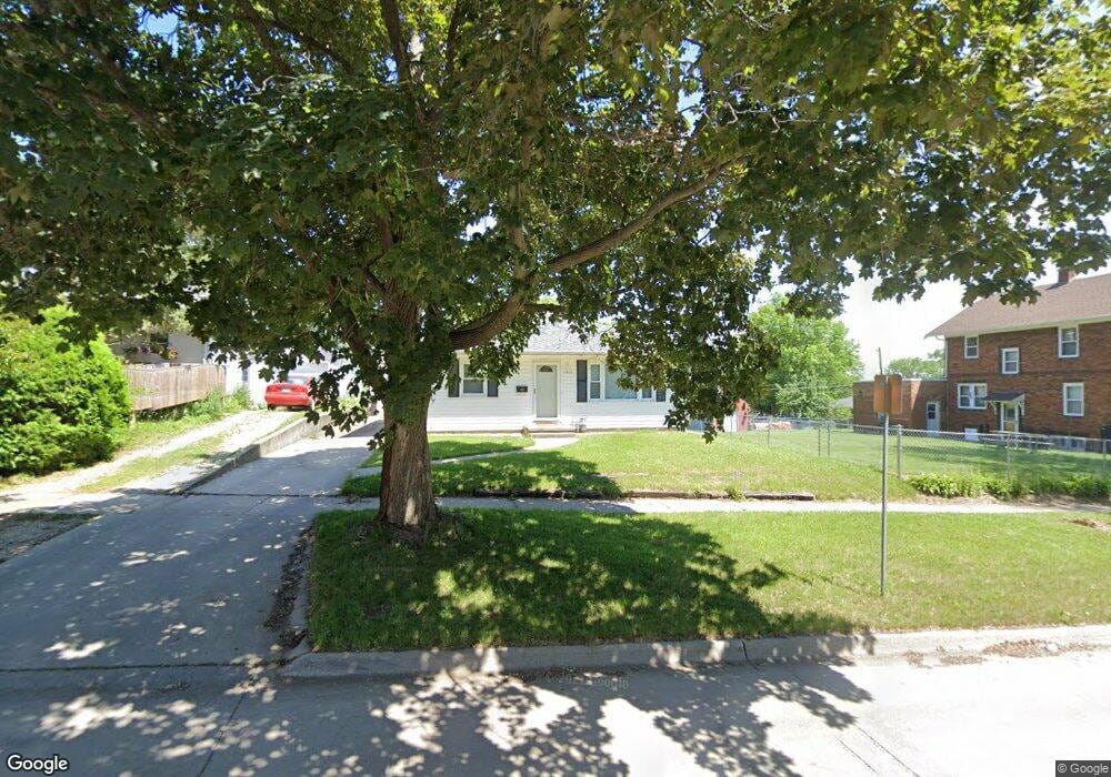 1011 W 10th St, Cedar Falls, IA 50613 - photo 1