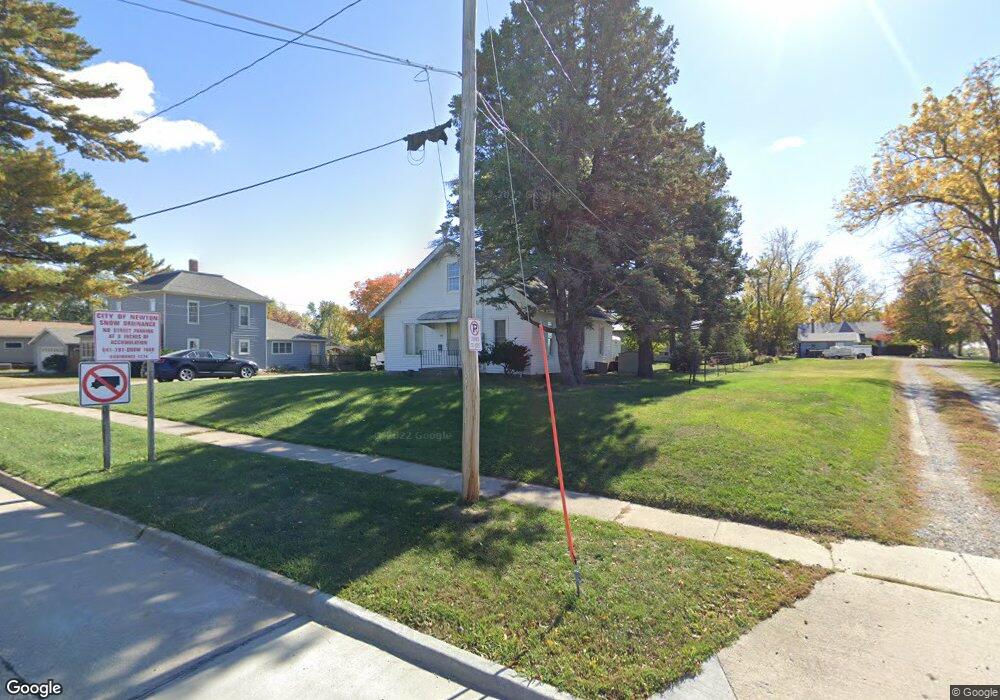 1615 N 4th Ave W, Newton, IA 50208 - photo 1