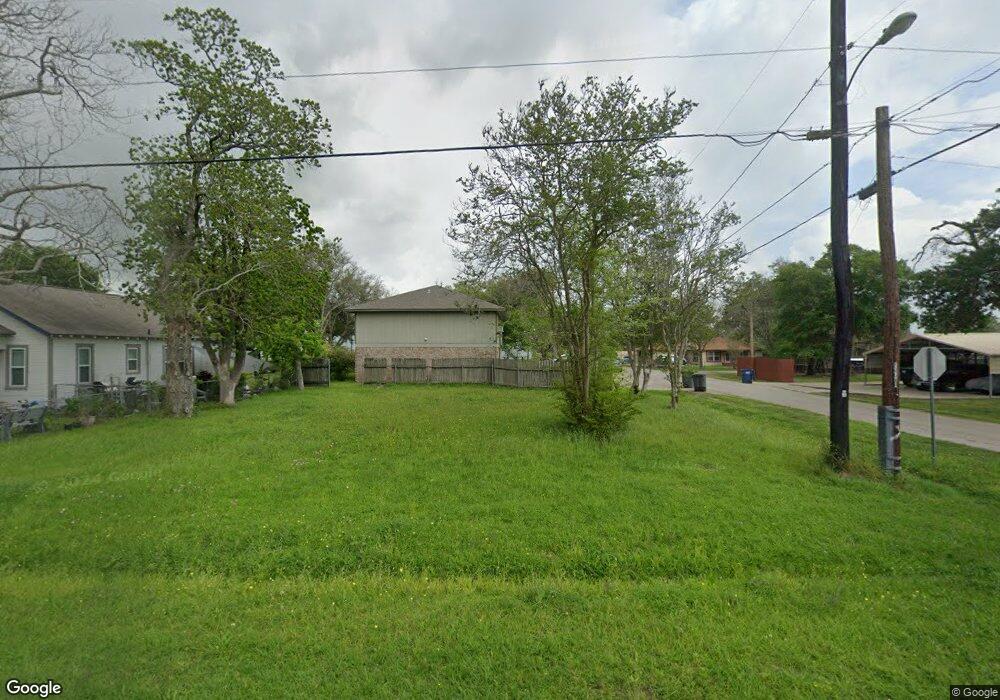 2521 Tenth St, Bay City, TX 77414 - photo 1