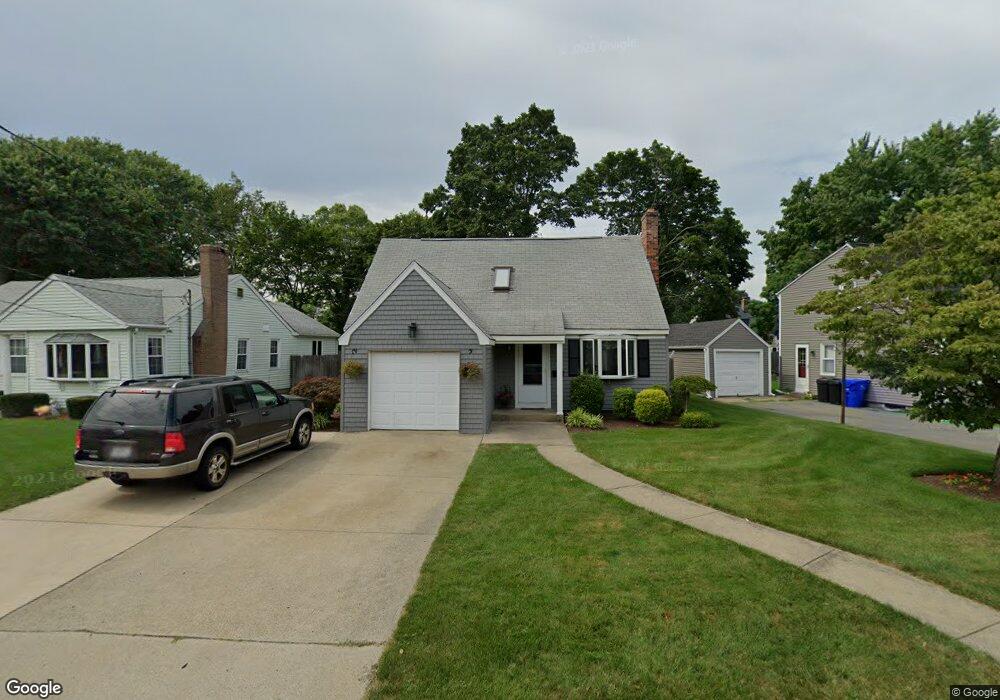 28 Pinecrest Dr, Pawtucket, RI 02861 - photo 1