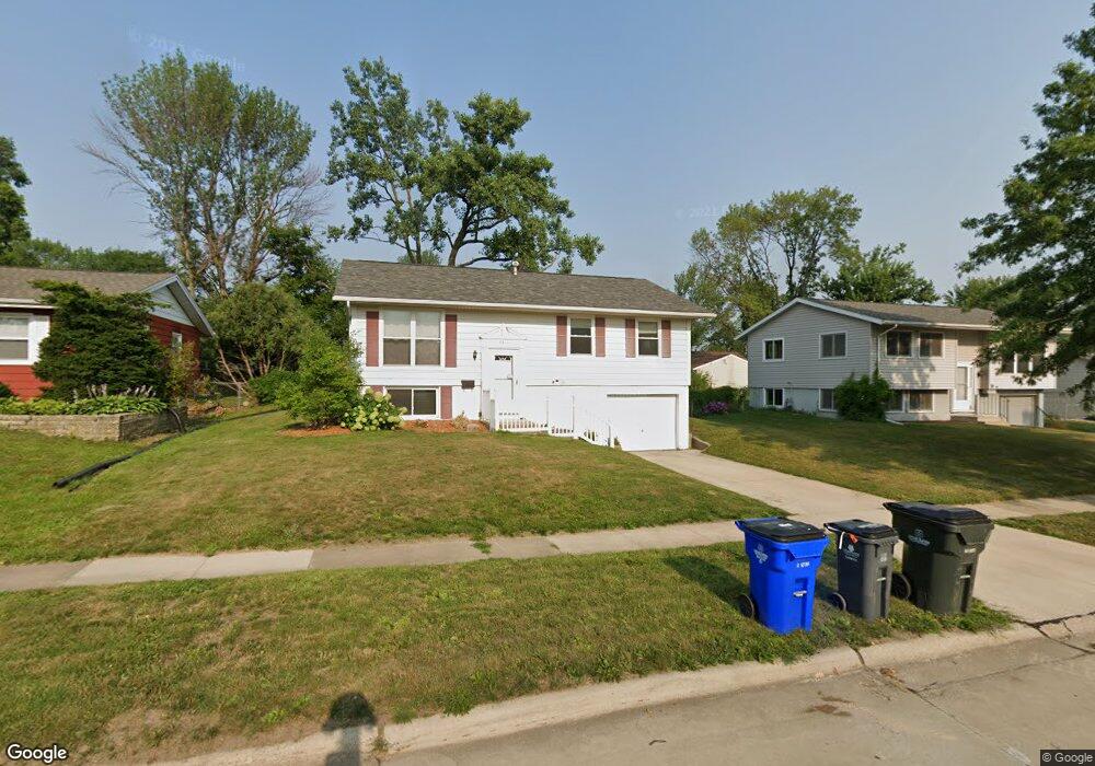 4311 Pineview Dr NE, Cedar Rapids, IA 52402 - photo 1