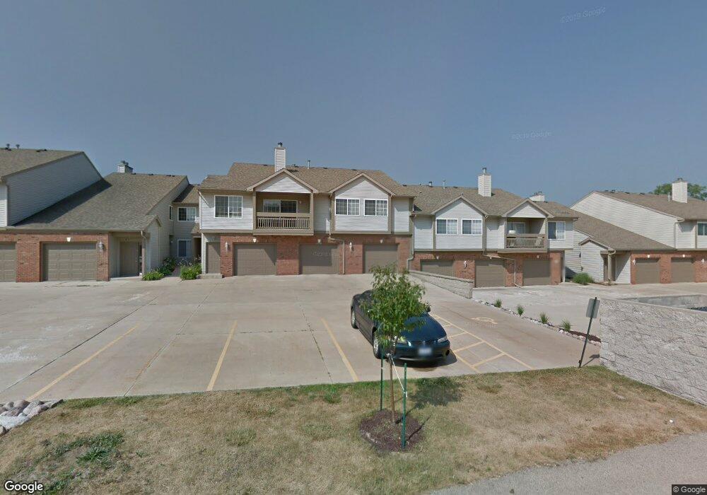 4585 N Thornhill Dr, Peoria, IL 61615 - photo 1