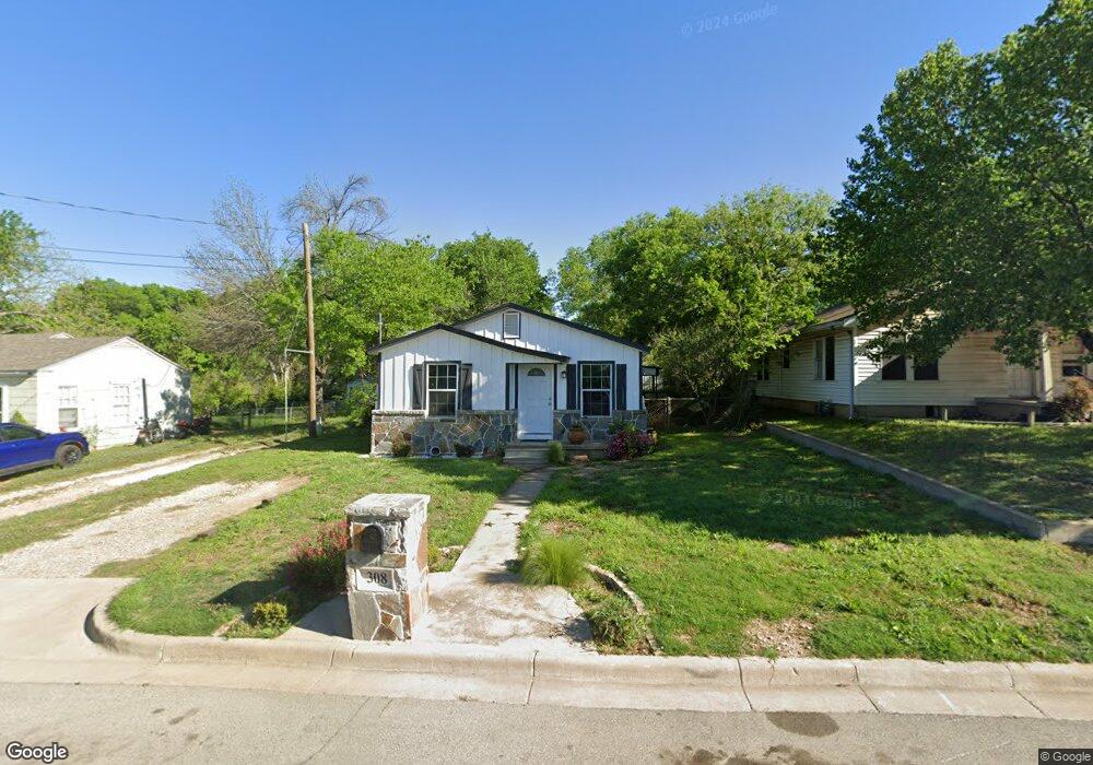 308 W Weatherford St, Weatherford, TX 76086 - photo 1