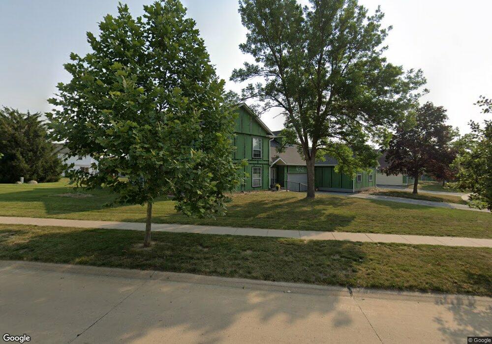 4305 Westchester Dr NE unit C, Cedar Rapids, IA 52402 - photo 1