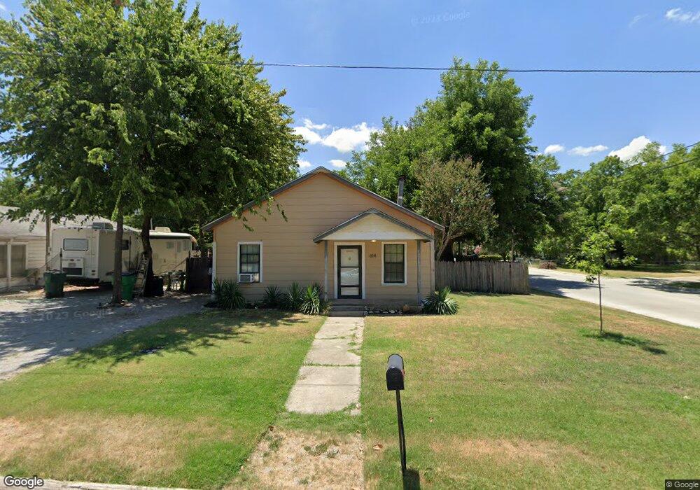614 Potter St, Gainesville, TX 76240 - photo 1