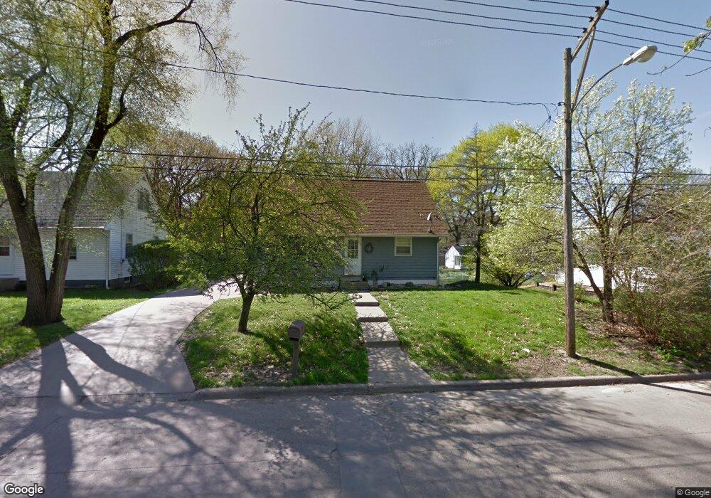 1437 30th St SE, Cedar Rapids, IA 52403 - photo 1
