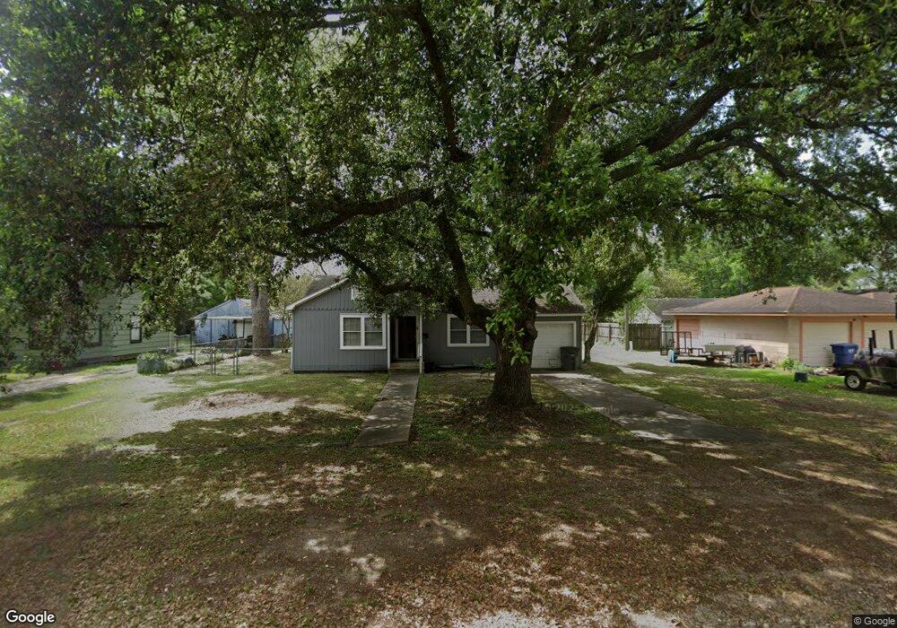 3210 9th St, Bay City, TX 77414 - photo 1