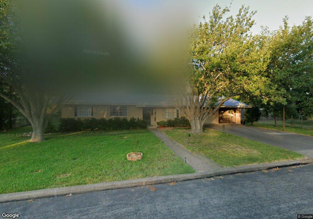 109 W Burbank St, Fredericksburg, TX 78624 - photo 1