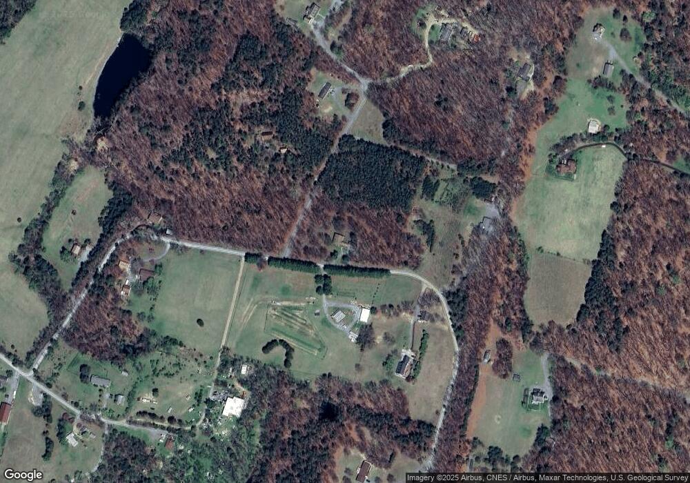 315 Wisteria Ln, Berkeley Springs, WV 25411 - photo 1