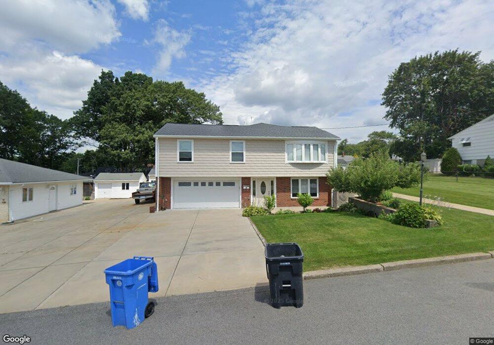63 Meadowcrest Dr, Cumberland, RI 02864 - photo 1