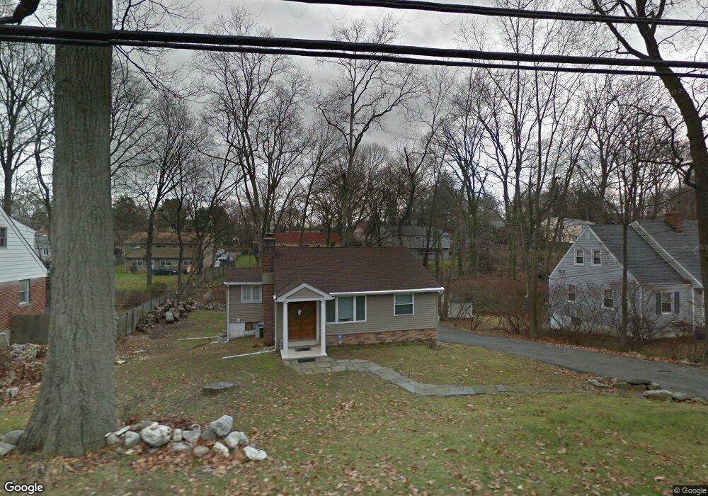 31 Woodridge Dr S unit 1st floor, Stamford, CT 06902 - photo 1