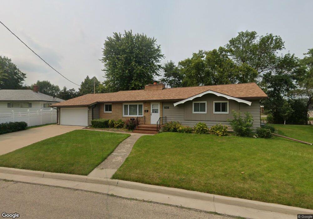 939 3rd Ave NW, Jamestown, ND 58401 - photo 1