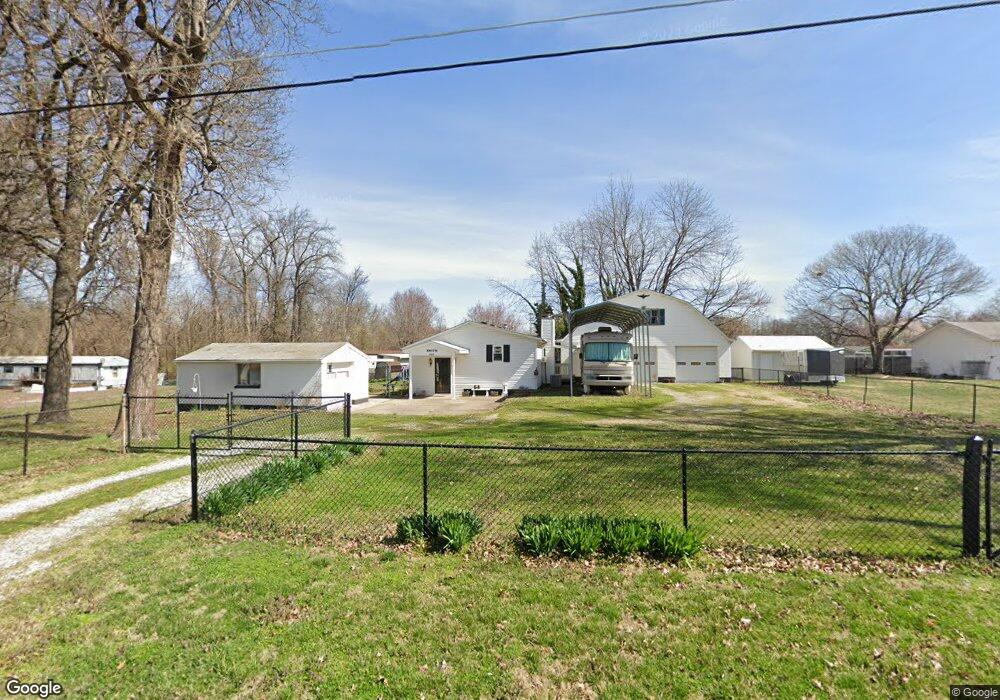 402 Myrtle St, Jeffersonville, IN 47130 - photo 1