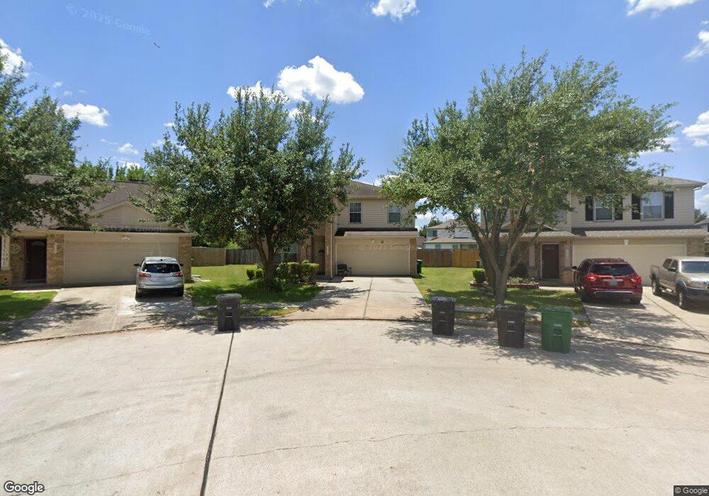 10526 Tenleyton Ln, Houston, TX 77075 - photo 1