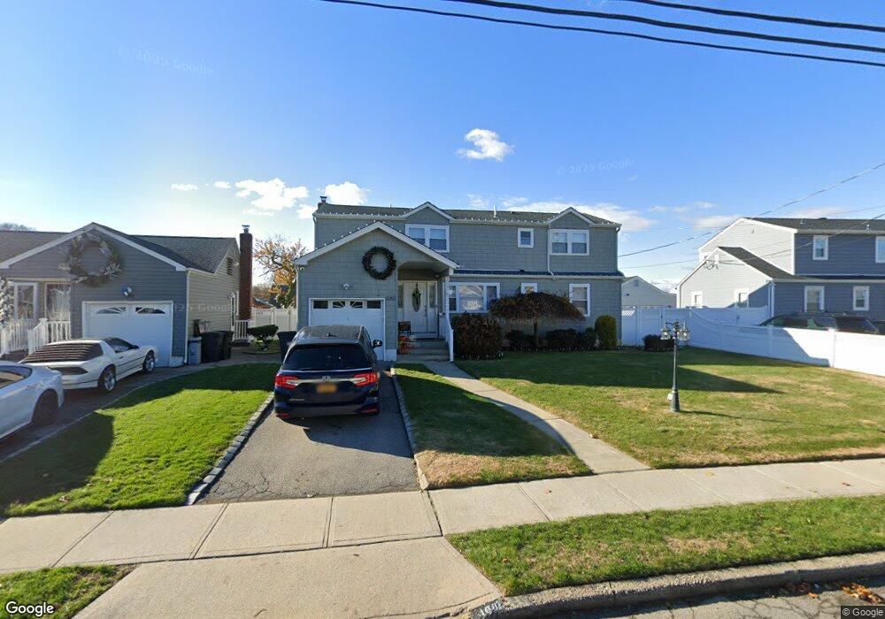 1082 Ott Ln, Merrick, NY 11566 - photo 1