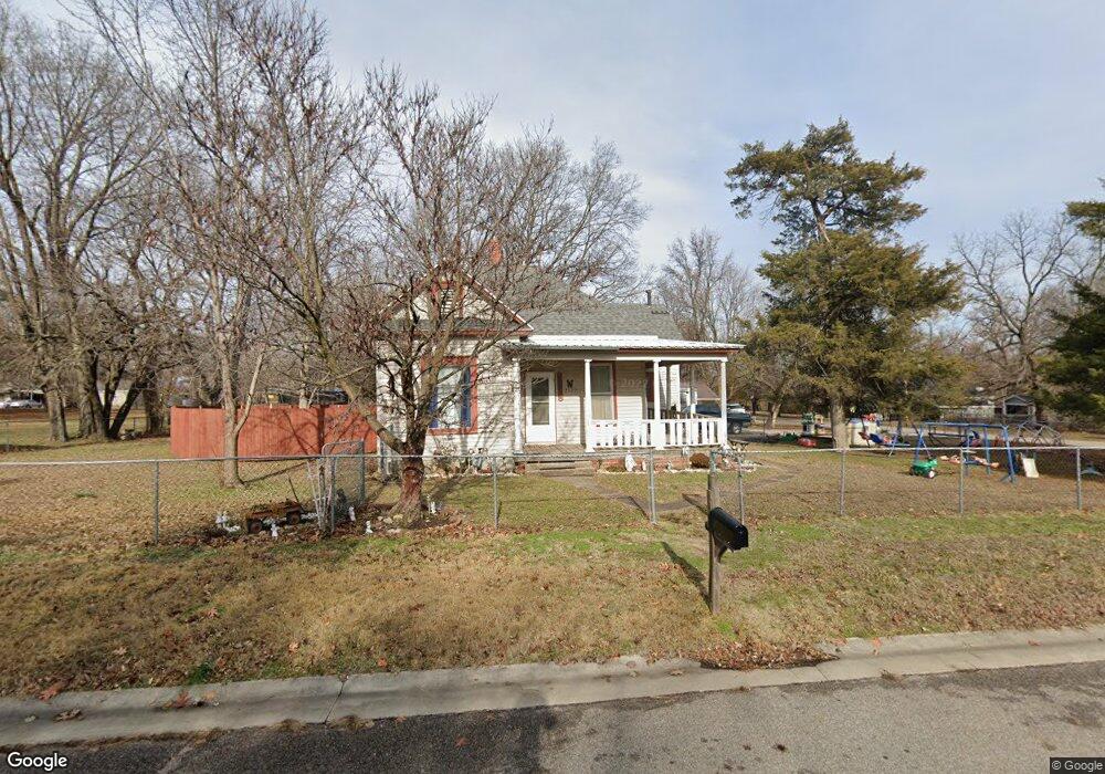 2007 Oak Ave, Parsons, KS 67357 - photo 1