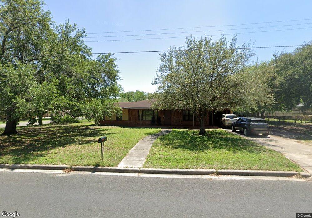 412 E Fannin St, Beeville, TX 78102 - photo 1