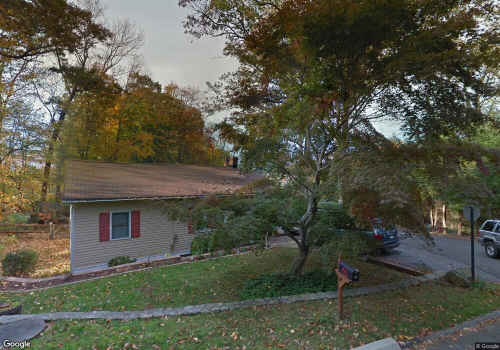 41 Narragansett Trail, Sandy Hook, CT 06482 - photo 1