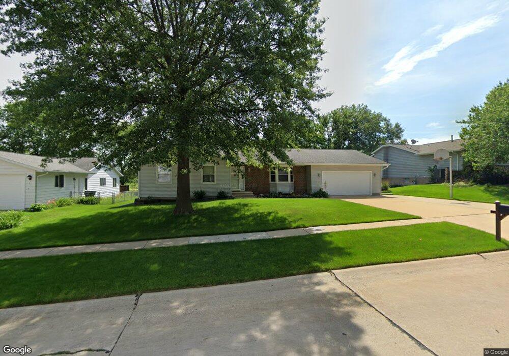 1921 Balsam Dr SW, Cedar Rapids, IA 52404 - photo 1